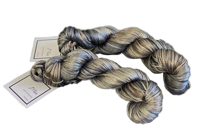 Mia Seta Fettuccia: 100% шелк. Вес 50г. Метраж 150м/50г. SetaFettuccia